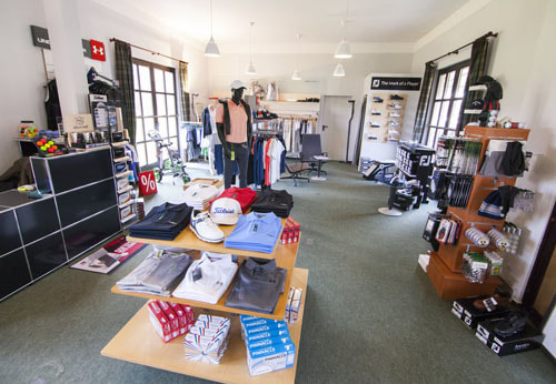 Golfkleidung im Golf Shop Bonn